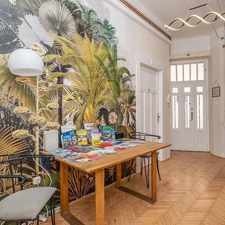 Acacia Private & * Budapest