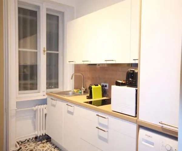 Acacia Private & * Budapest