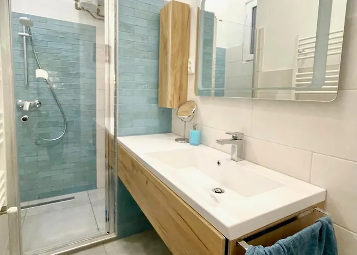 Acacia Private & Budapest