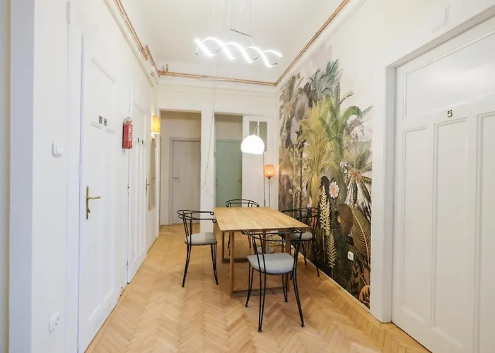 Vandrerhjem Acacia Private & *