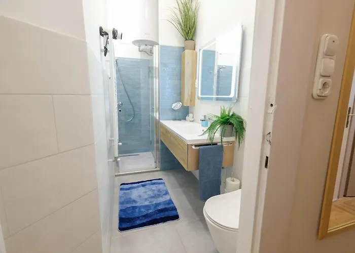 Acacia Private & Budapest