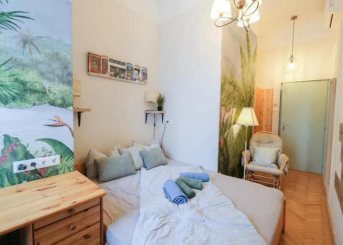 Acacia Private & Budapest