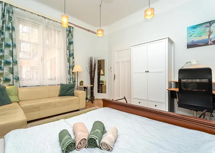 Acacia Private & Budapest