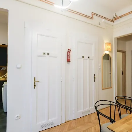 아카시아 호스텔 *