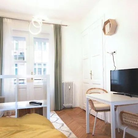 Acacia * Budapest