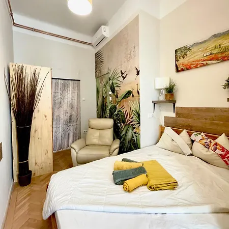 Acacia Hostel *