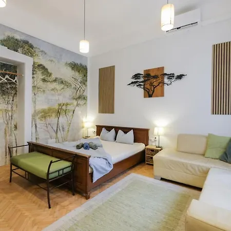 Acacia Private & Budapeste