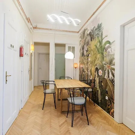 旅馆 阿卡西亚旅舍 *