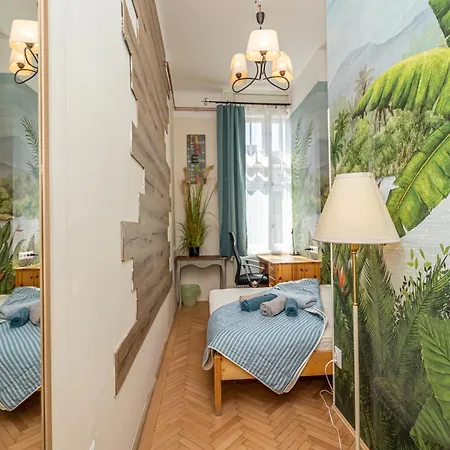 Acacia Private & Budapešť