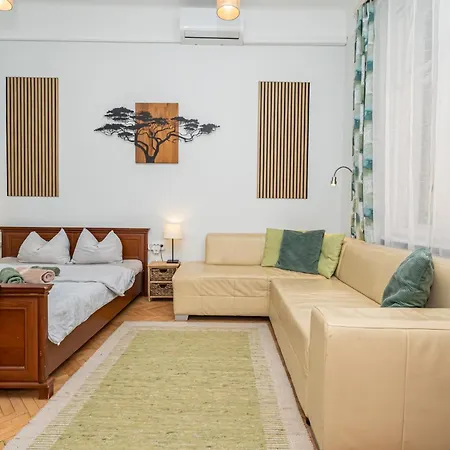 Acacia Hostel *
