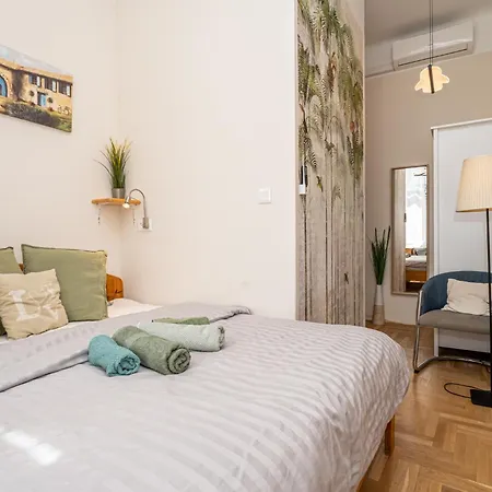 阿卡西亚旅舍 *