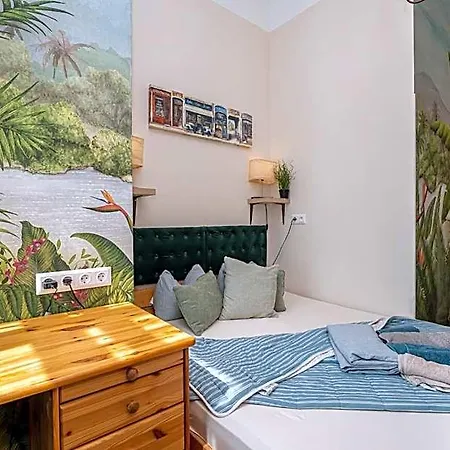 Acacia Private & Hostel *