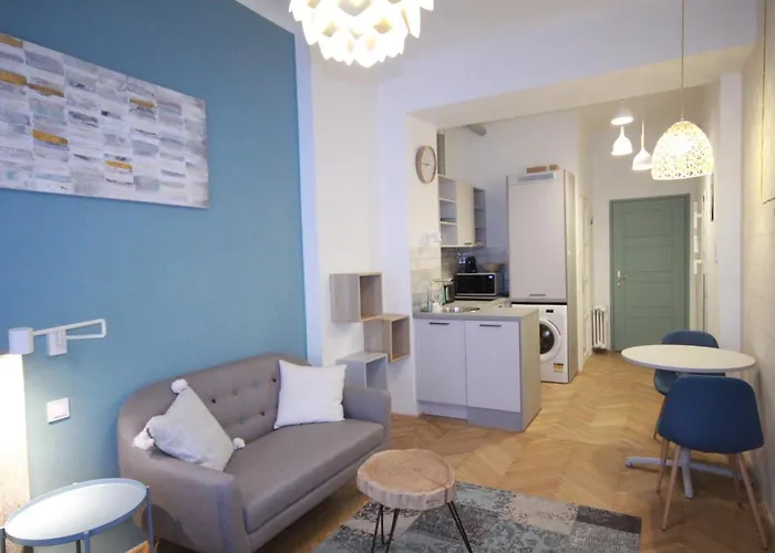 Acacia Private & Budapešť