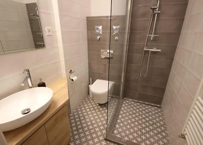 Acacia Private & Hostel *