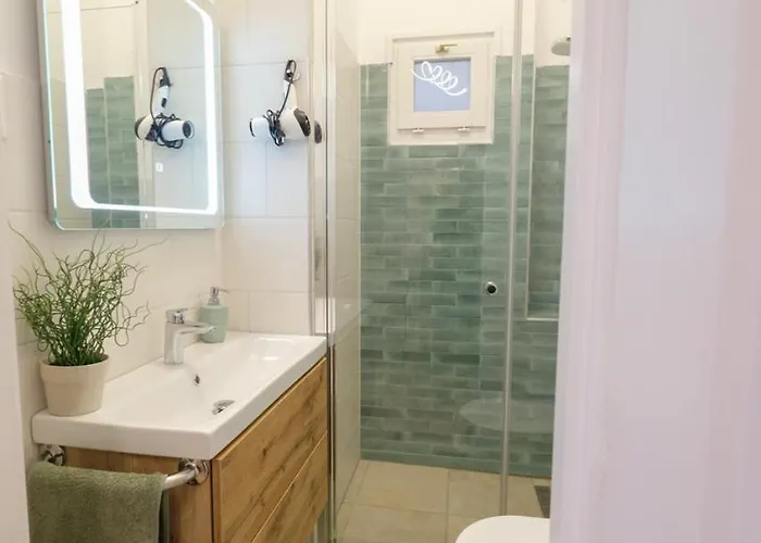 Acacia Private & Hostel *