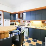 Acacia Private & Hostel *