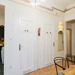 Acacia Private & Hostel *